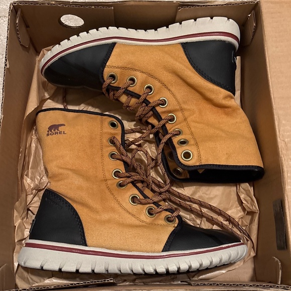 Sorel boots - Picture 1 of 4